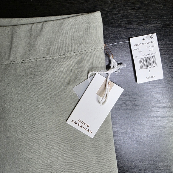 Good American NWT Essential Biker Shorts Color Agave Size 2 RN 151301 - Picture 11 of 16